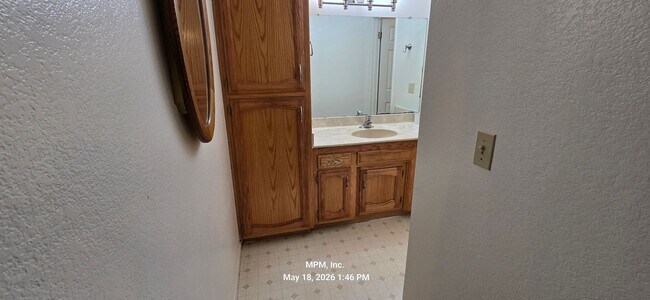 Building Photo - 3 bedroon 2 bath home