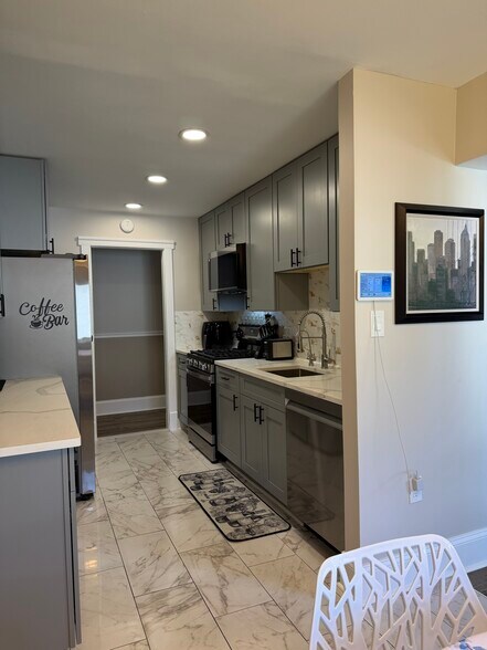 Building Photo - 2841 Windsor Dr