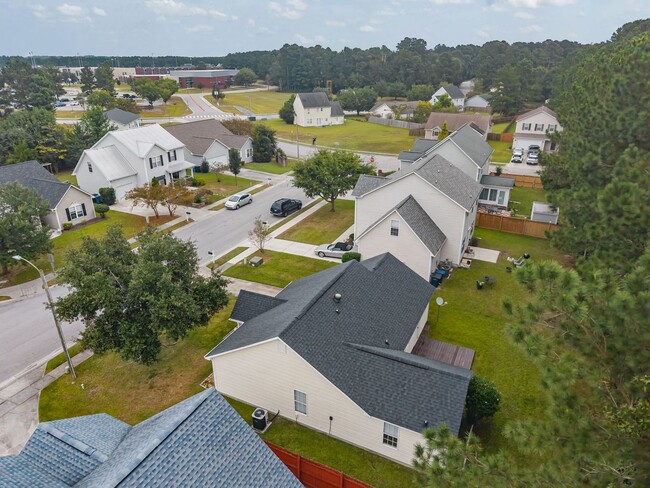 Building Photo - Welcome to Ashcroft at the Commons!