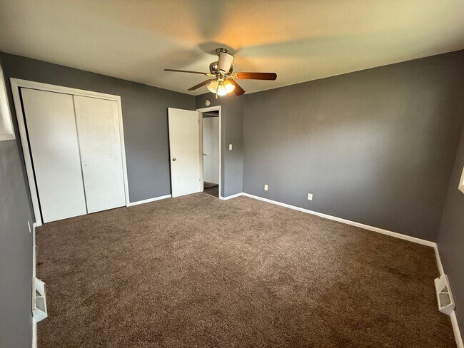 Building Photo - 508 12th St