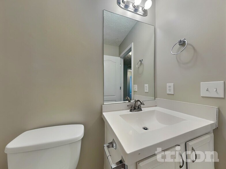 Building Photo - 97 Farmington Dr