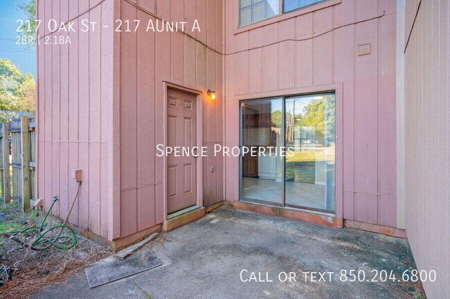Building Photo - 217 Oak St SE