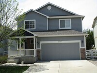 Building Photo - Beautiful 3 bedroom, 2.5 bath 2 story home...