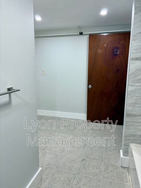 Building Photo - 262 Illinois St