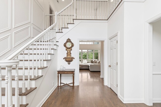 Building Photo - Luxury Furnished Home