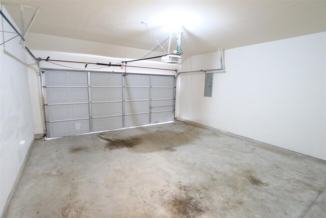 Building Photo - 3030 Sunchase Ct