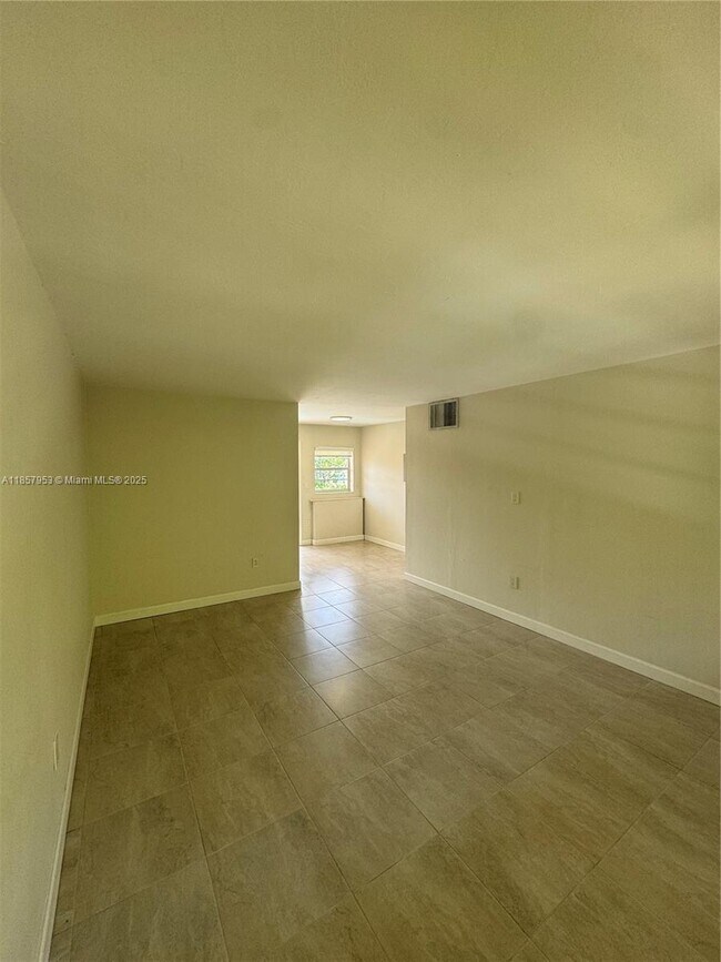 Building Photo - 115 Calabria Ave