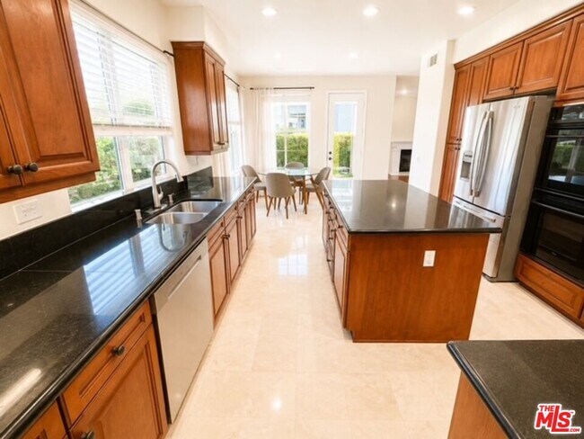 Building Photo - 7371 Westcliff Dr