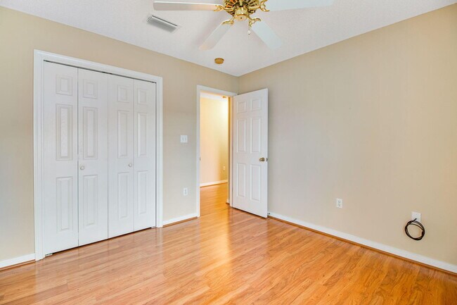 Building Photo - 366 Bay Tree Dr