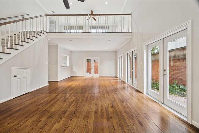 Building Photo - 2113 Potomac Dr