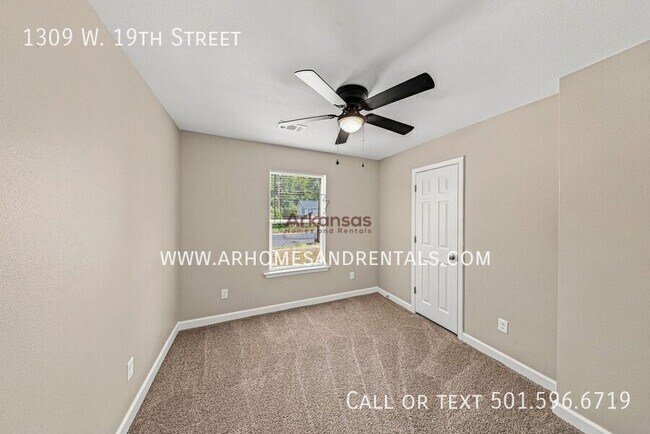 Building Photo - 1309 W 19th St