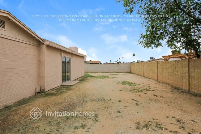 Building Photo - 5942 W Whitton Ave