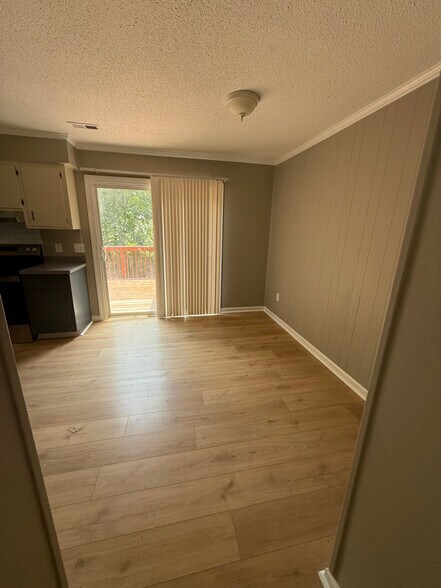 Building Photo - 1405 Harth Dr