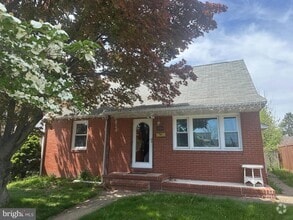Building Photo - 320 Barclay Ave