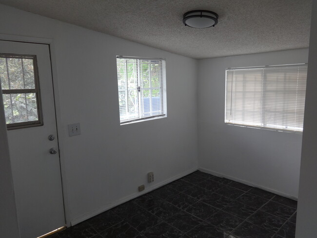 Dining room - 3801 Ramboz Dr