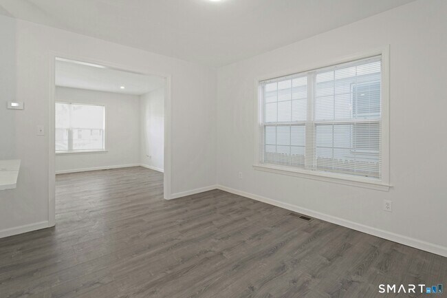 Building Photo - 377 Hope St