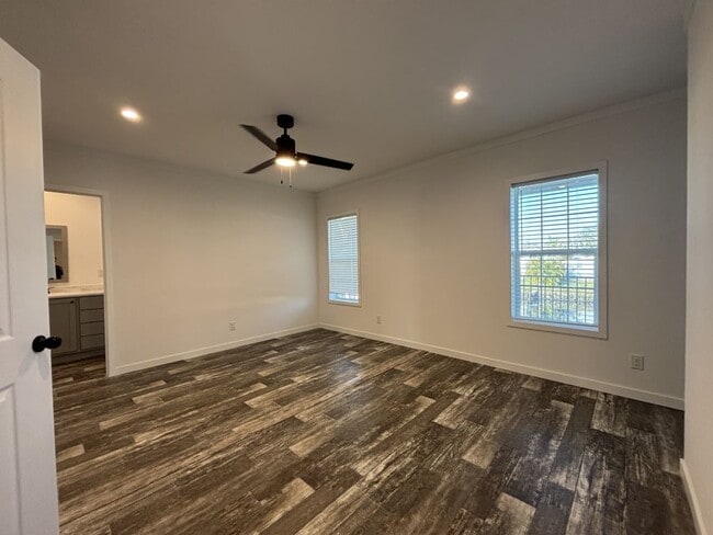 Building Photo - 5647 Blue Harbor Dr