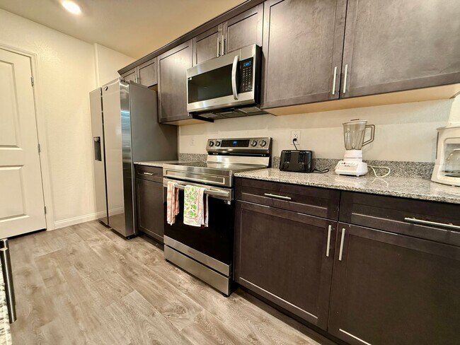 Building Photo - COMING SOON! 3/BD 2.5/BA Townhouse W/ Amaz...