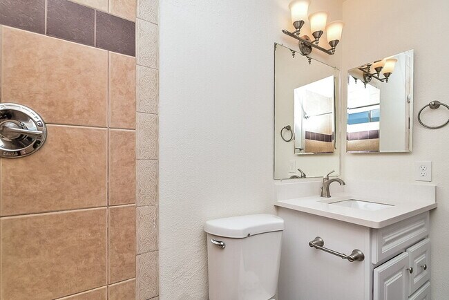 Building Photo - 1417 S Lynx Dr