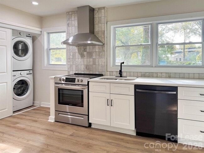 Building Photo - 2721 Mayflower Rd