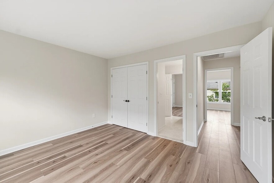 Building Photo - 207 Roundhouse Ct