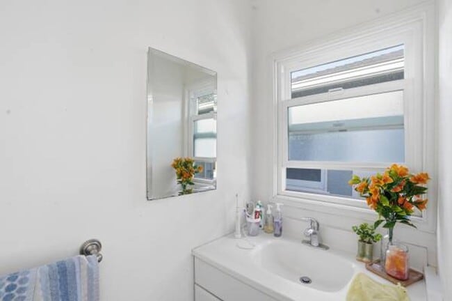 Building Photo - 811 Mission St