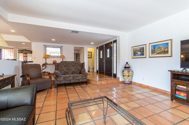Building Photo - 3752 E Calle Guaymas