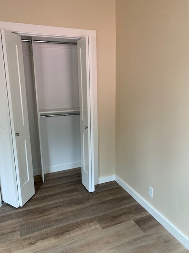 Building Photo - Beautiful 1 Bedroom 1 Bath Unit