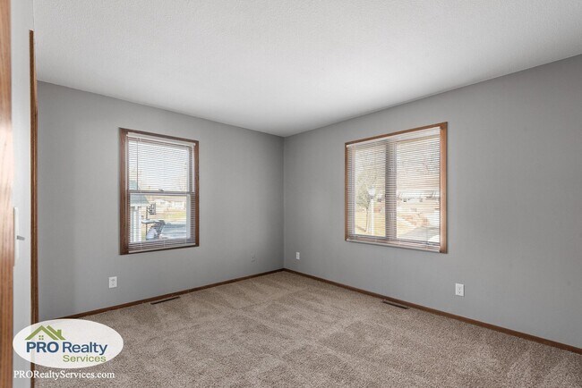 Building Photo - 3 Bedroom House in Oakdale