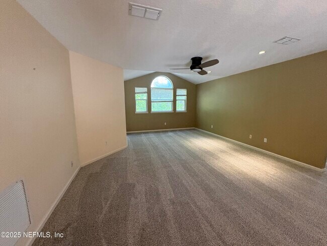 Building Photo - 585 Golden Links Dr
