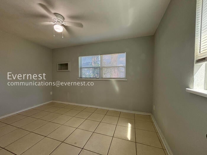 Building Photo - 116 Hope Cir