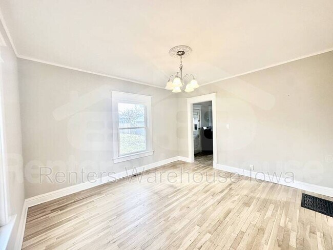 Building Photo - 3114 School St