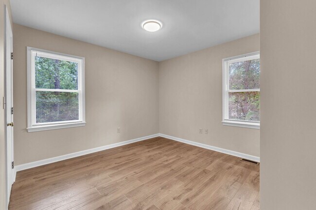Building Photo - 297 Irby Rd