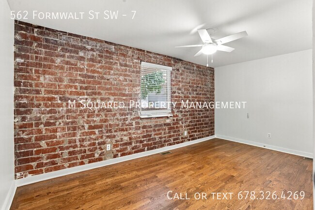 Building Photo - 562 Formwalt St SW