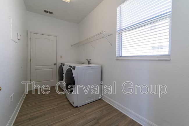 Building Photo - 13321 Moss Park Ridge Dr