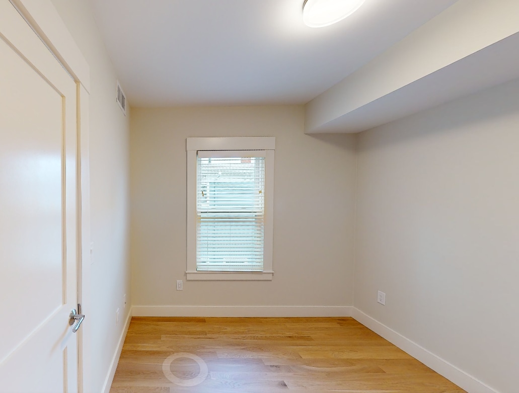 Building Photo - 208 Banks St