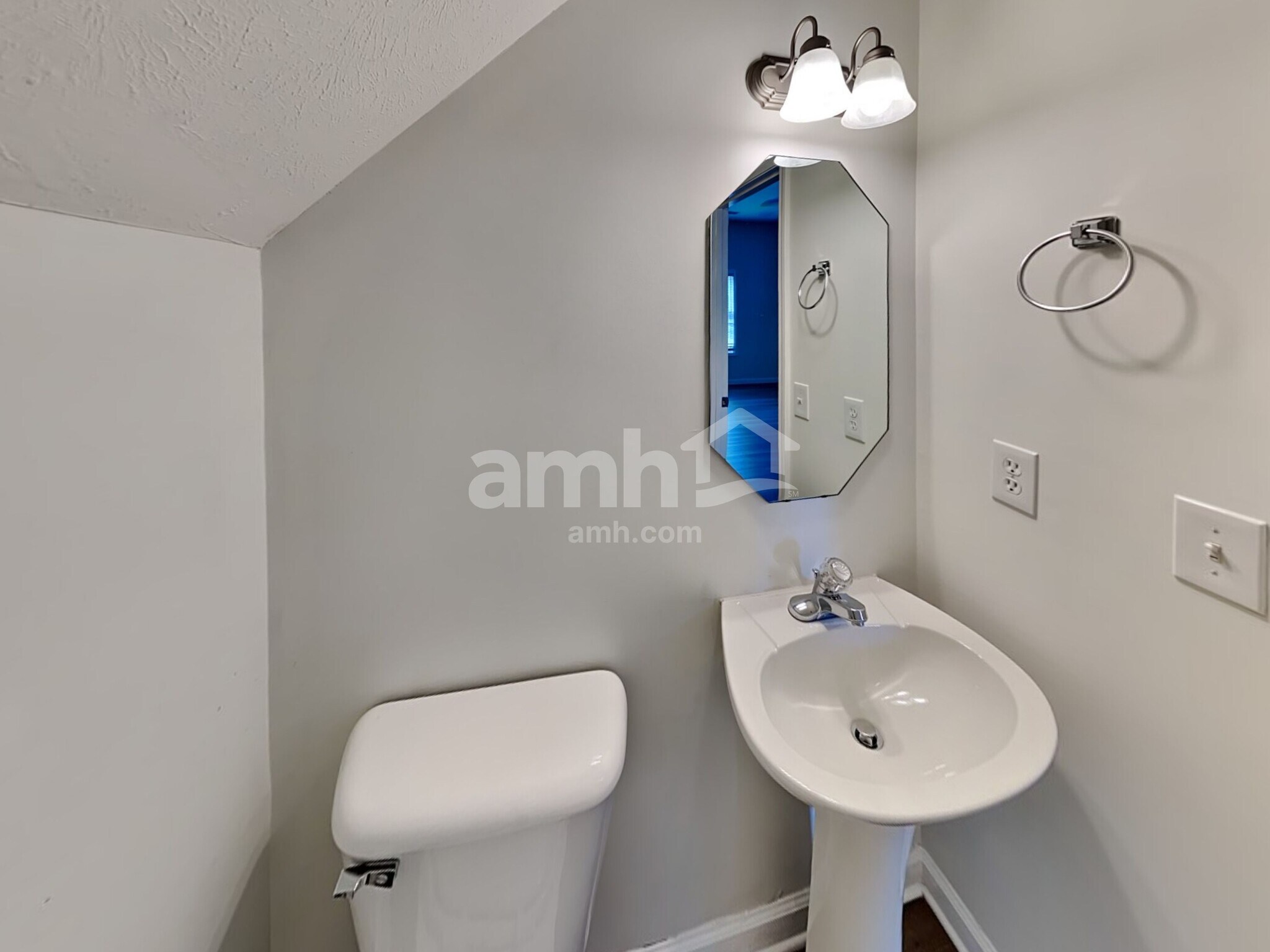 Building Photo - 3119 Lamura Ln