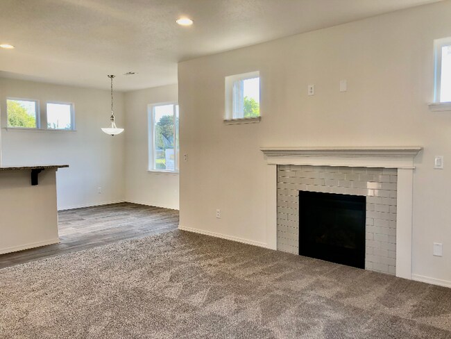 Building Photo - 2246 Streamside Wy
