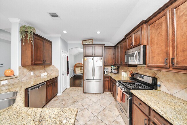 Building Photo - 6714 Albion Cresent Dr