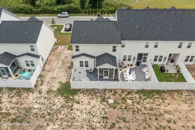 Building Photo - 150 Coastline Cir