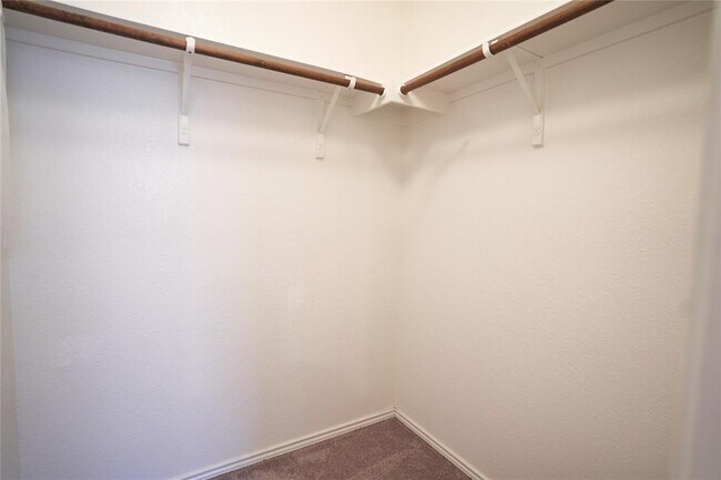 Building Photo - 105 Comet Dr