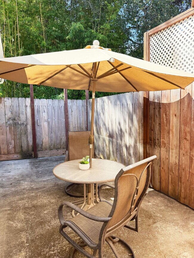 Building Photo - Updated 1-Bedroom Retreat in the Heart of the Springs.