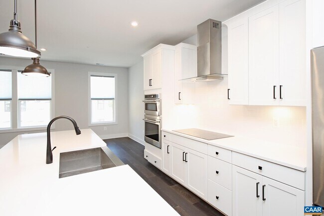 Building Photo - 806 Wesley Ln