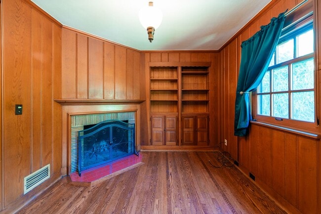 Building Photo - Luxurious Portland Heights home tucked away on a private street on nearly half an acre.