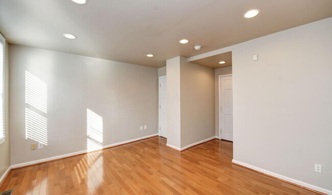 Building Photo - 746 Beech St