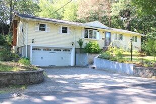 Building Photo - 5 Cheryl Ave