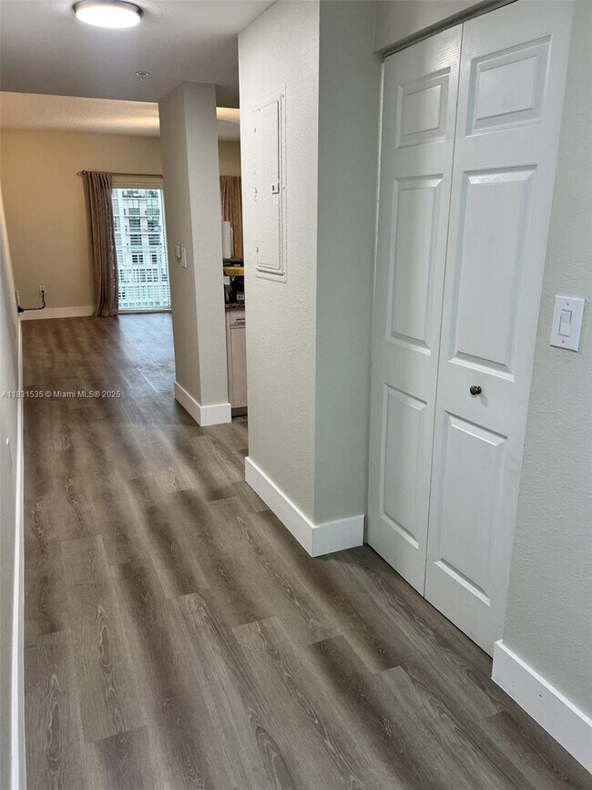 Building Photo - 50 Menores Ave