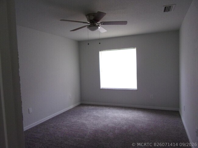 Building Photo - 1225 SW Milan Ln