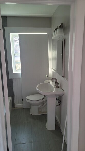 Building Photo - 2930 Fleetwood Ave SW