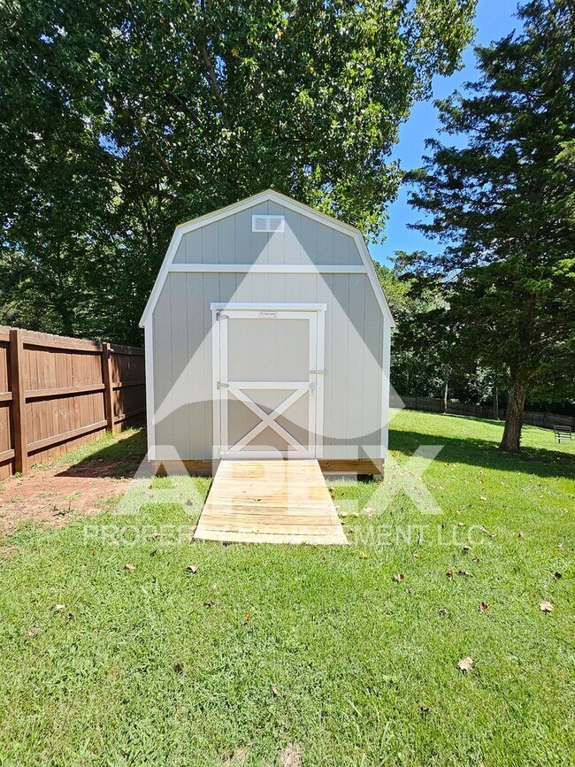 Building Photo - Contemporary Ranch Style 3Bd – 2Ba Single ...